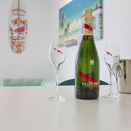 White House - Clasto شقة