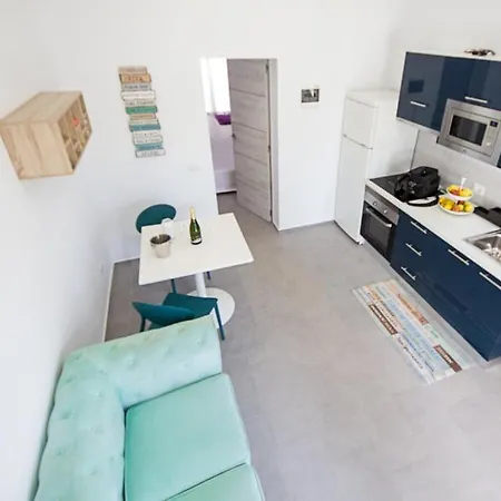 White House - Clasto *