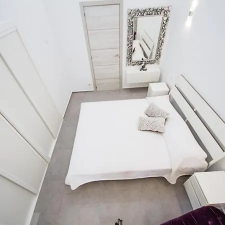 White House - Clasto سان ميغيل ذي أبونا