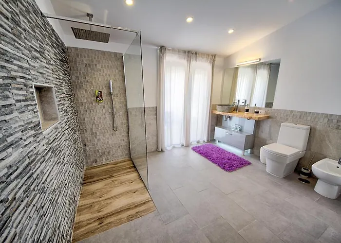 White House - Clasto * San Miguel de Abona