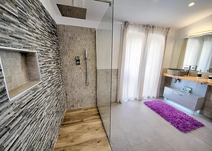 White House - Clasto * San Miguel de Abona